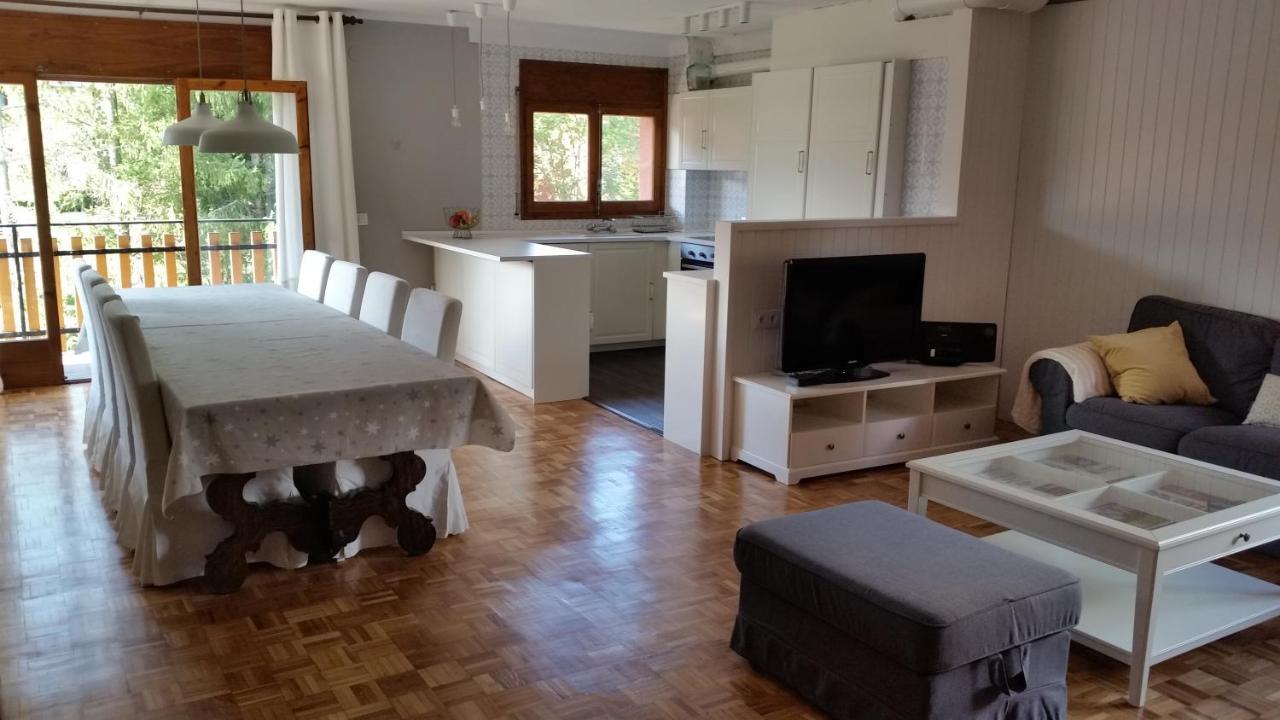 Amplio Apartamento Con Piscina En Льївія Екстер'єр фото